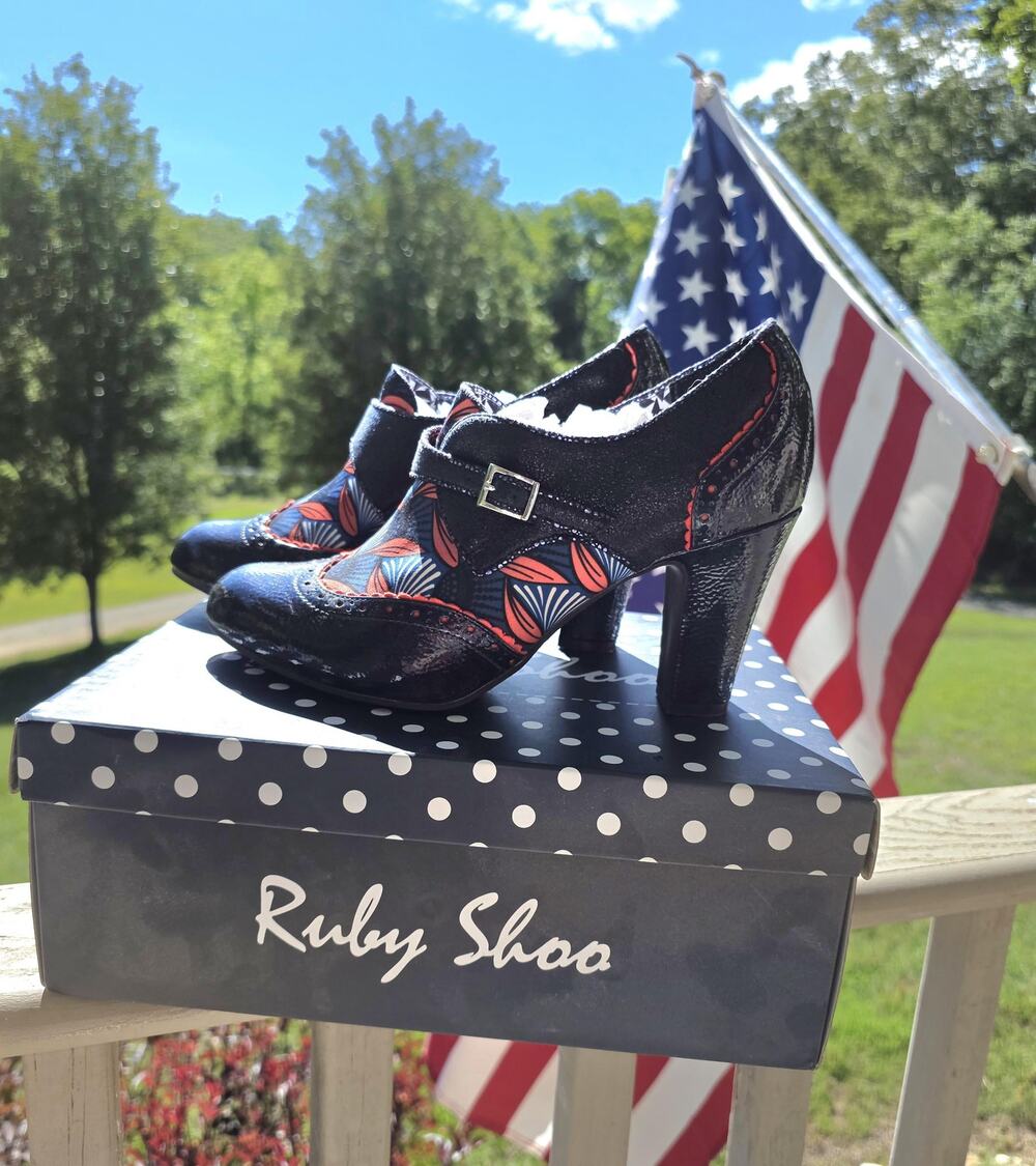Womens Navy Blue Ruby Shoo Pumps Size US 9 w/ Box